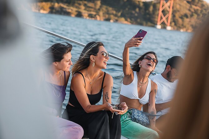Sunset Experience: Lisbon Boat Cruise With Music and a Drink - Customer Feedback and Ratings
