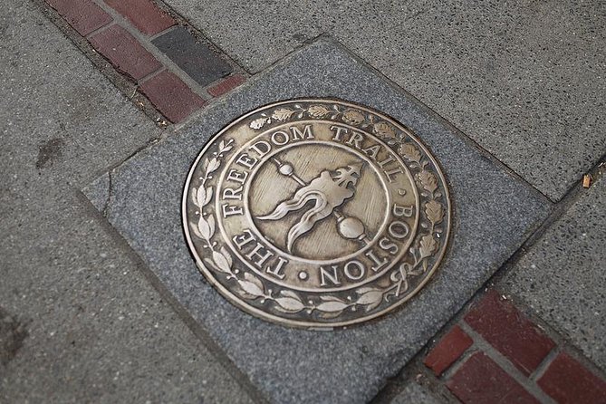 The Full Revolutionary Story: A Masterclass Boston Walking Tour - Navigating the Modern Cityscape With a Revolutionary Lens
