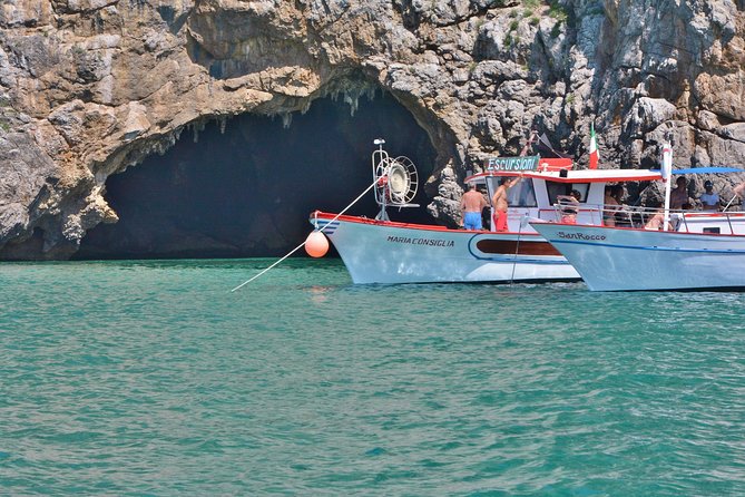 Tour - Mini Cruise at the Blue Grotto - Experiencing the Blue Grotto