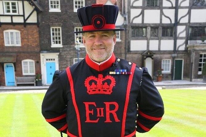 VIP Tower of London and Crown Jewels Tour With Private Beefeater Meet & Greet - Exploring the Tower of London