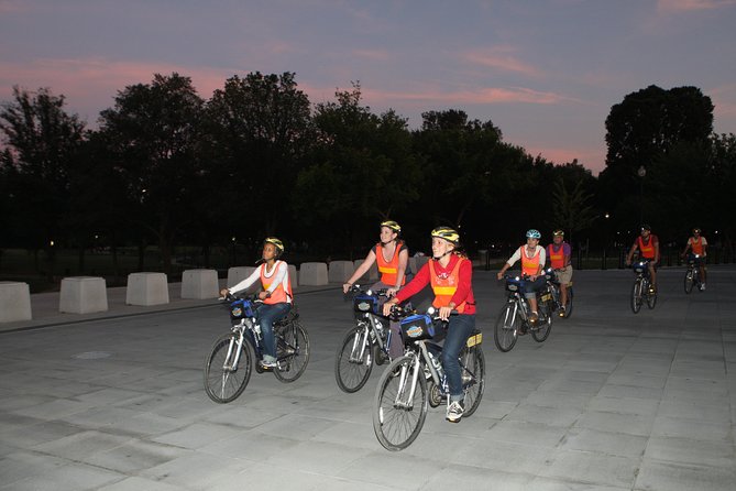 Washington DC Sites at Night Guided Bicycle Tour - Expert Guides and Knowledgeable Drivers