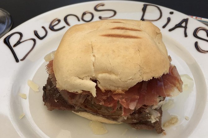 Alicante Historic Small Group Tour With Tapas Tasting - Taking in the Santa Cruz Neighborhood