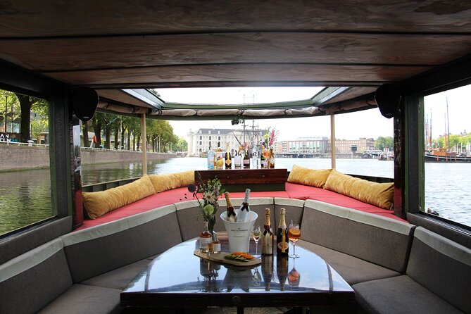 Amsterdam: Luxury Boat Cruise Including Beers, Wines & Cocktails - Exceptional Guide Expertise