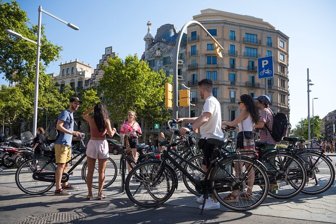 Barcelona City Highlights Bike Tour - Discovering Gaudís Masterpieces