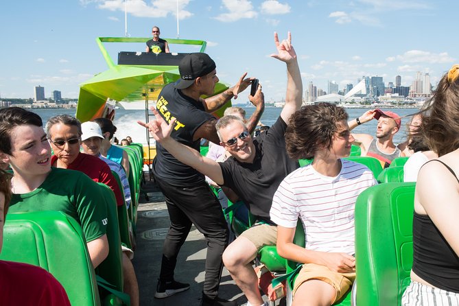 Circle Line: NYC Beast Speedboat Ride - Engaging Crew and Atmosphere