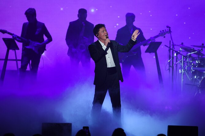 Donny Osmond at Harrahs Hotel and Casino Las Vegas - Seating Options and Bar Service