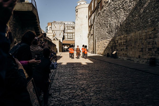 Early Access Tower of London Tour With Opening Ceremony & Cruise - Cruising the Thames River
