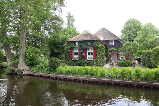 Giethoorn Small Group Tour From Amsterdam W/ Small Electric Boat - Customer Feedback and Responses