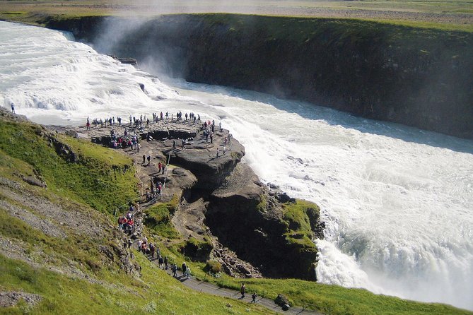 Golden Circle 7 Hours Bus Tour From Reykjavik - Traveler Feedback and Ratings