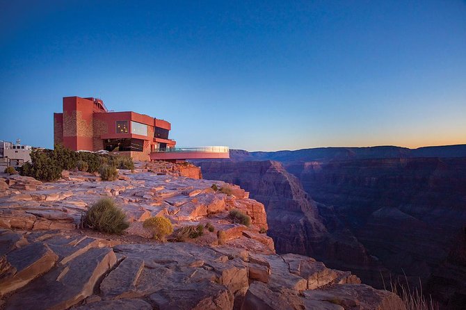 Grand Canyon Helicopter Tour With Optional Skywalk Express Ticket - Experience the Grandeur of the Las Vegas Strip