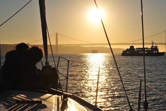 Lisbon Sunset Sailing Cruise With a Drink-2h Small Group Tour - What to Expect