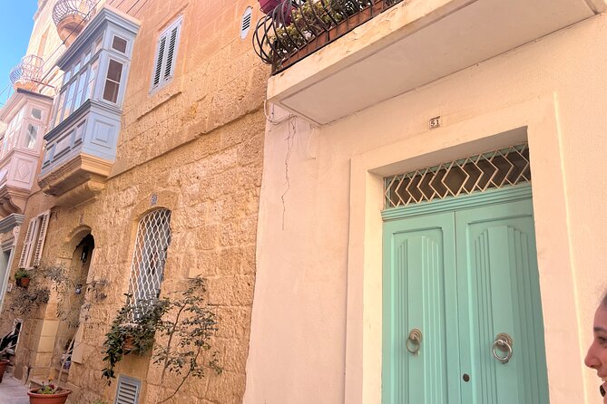 Mdina and Rabat Walking Tour Inc. Catacombs and St. Pauls Grotto - Experiencing the Tours Logistics and Accessibility