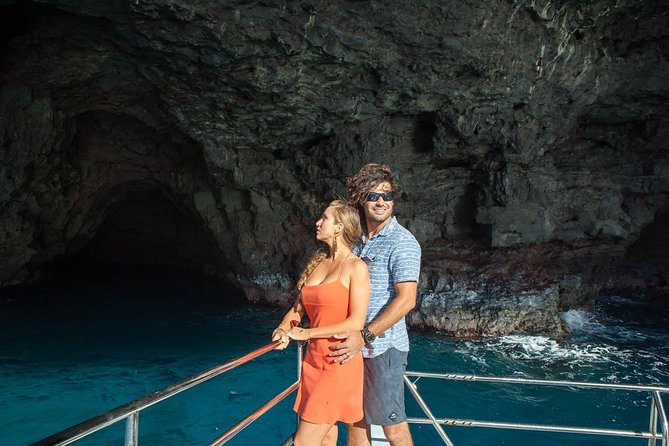 Na Pali Sunset & Sightsee Boat Tour - Dining and Drinks