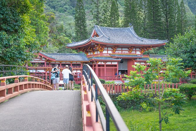 Oahu Deluxe Grand Circle Island Tour - Discovering the Waimea Valley