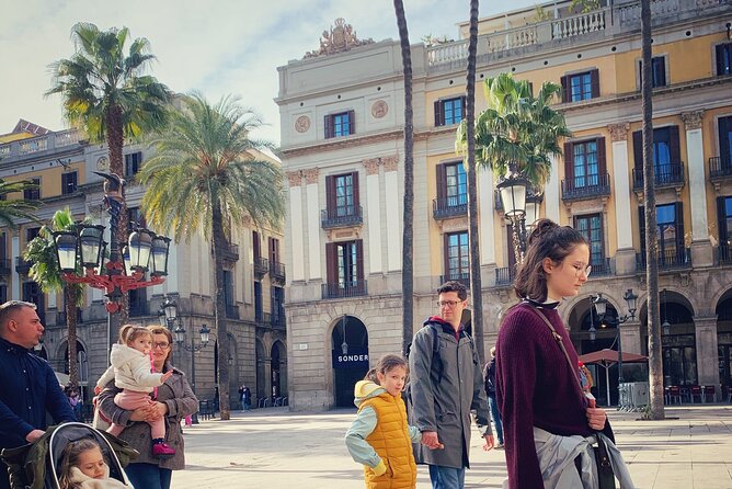 Ramblas, Old Town, Gothic and Gaudi Architecture Walking Tour - Praise for the Tour Guides