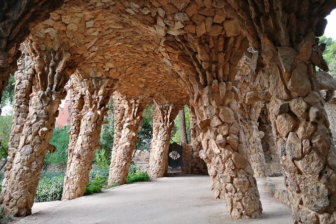 Sagrada Familia and Guell Park Small Group Tour: Drink and Tapa - Additional Notes