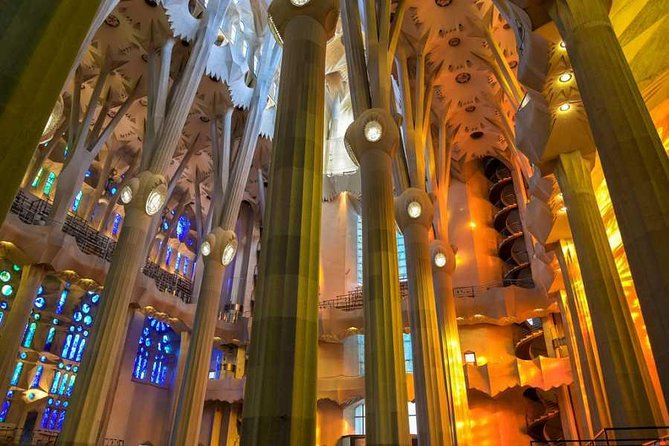 Sagrada Familia Small Group Tour With Skip the Line Ticket - Accessibility and Dress Code Considerations