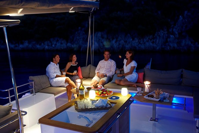 Santorini Luxury Catamaran Sunset Cruise With BBQ, Drink and Transfer - Capturing the Breathtaking Sunset Views