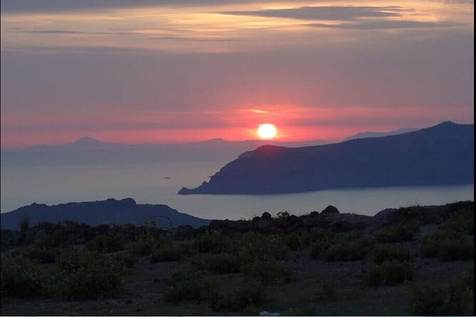 Santorini Sunset Wine Tour With Santo Winery Views - Capturing the Sunset at Santo Winery