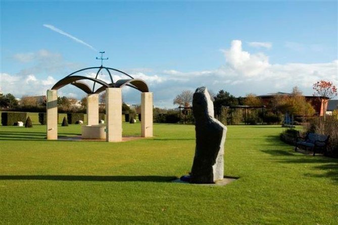 Small Group Guided D-Day Tour and Mémorial De Caen Museum - Visiting the D-Day Sites