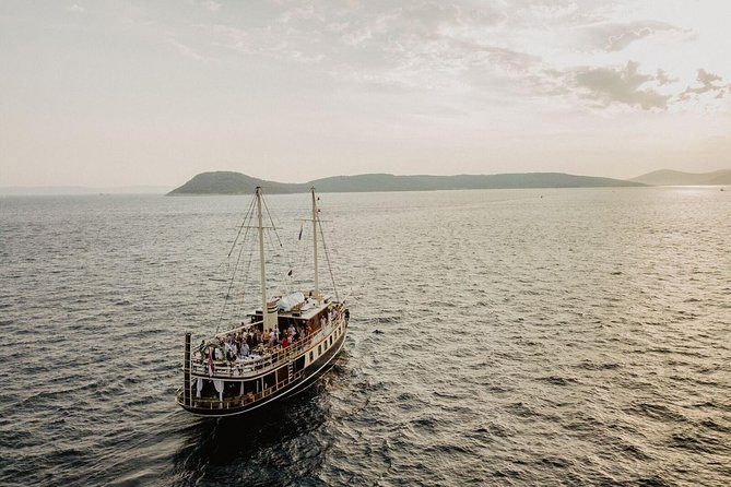 Split Sunset Cruise With Live Music - Scenic Route and Sunset Viewing
