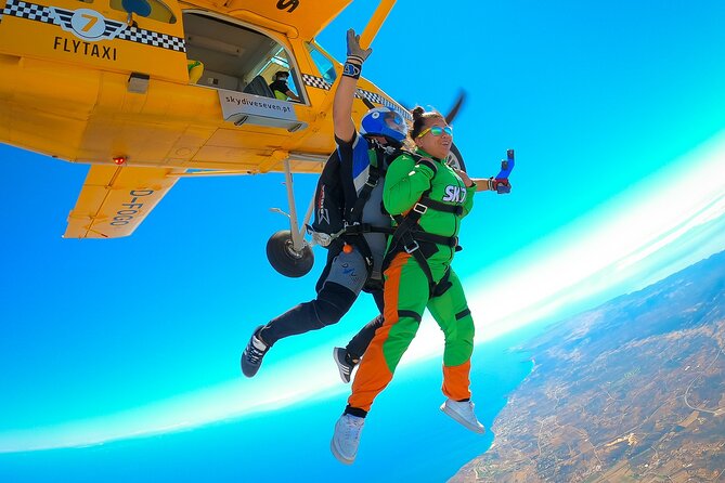 Tandem Skydiving Algarve From 15.000ft — 5000M - The Unforgettable Landing