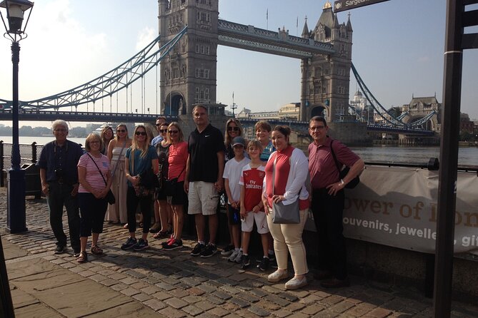 VIP Tower of London and Crown Jewels Tour With Private Beefeater Meet & Greet - Taking in the Crown Jewels Display