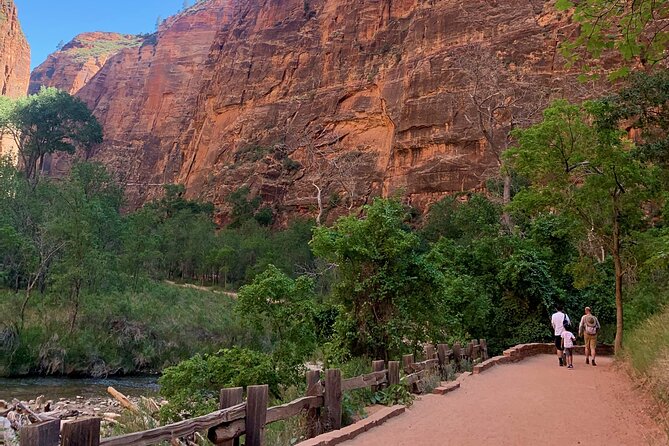 Zion National Park Small Group Tour From Las Vegas - Exploring Zion National Park