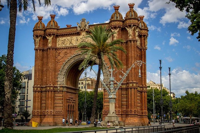 Barcelona Highlights Small Group Tour With Hotel Pick up - Praise for the Tour Guides