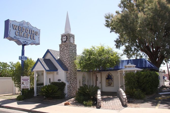 Elvis Themed Wedding or Vow Renewal at Graceland Wedding Chapel - Personalizing Your Ceremony: Elvis Impersonator and Music
