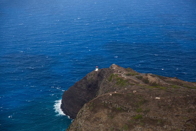 Magnum PI Hughes 500 4-Passenger Doors-Off Helicopters - Exploring Oahus Natural Wonders From Above