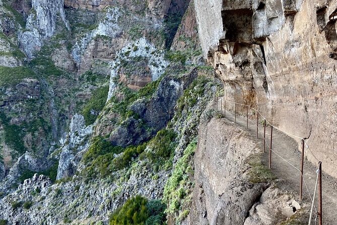 Morning Transfer To Pico Do Arieiro, Hike To Pico Ruivo & Return From Teixeira - Packing and Preparation Advice