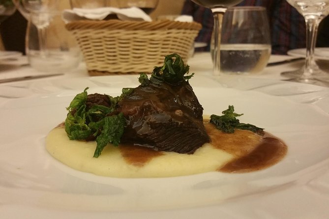 Rome Pantheon: Fine Wine & Gourmet Dinner With Sommelier - Pairing the Local Specialties With Wines