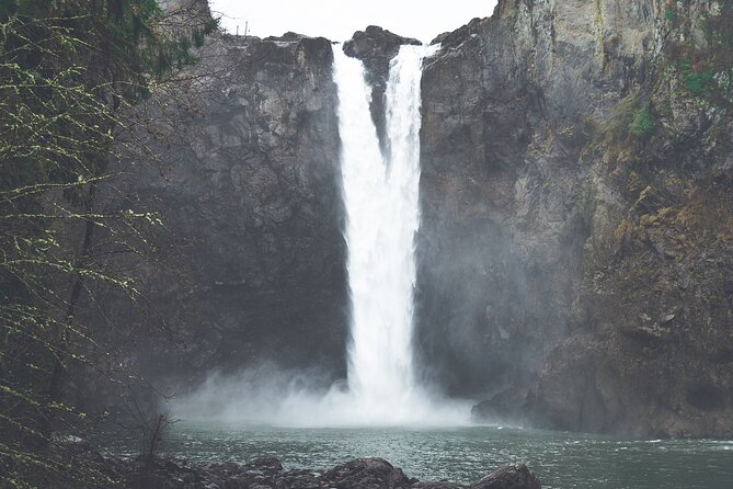Visit Snoqualmie Falls and Hike to Twin Falls - Capturing Breathtaking Moments