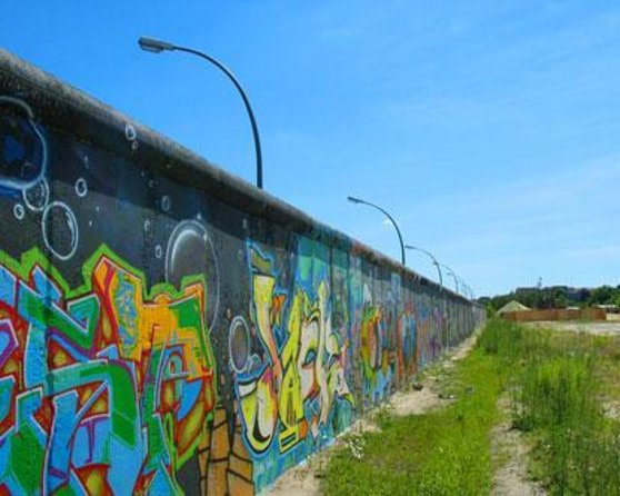 Berlin Highlights Sightseeing Bike Tour in Small Groups - Key Points