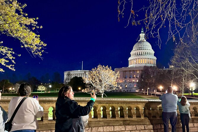 Best Magic LED Monuments Tour-Free Light Snack & Use of Earpieces - Key Points