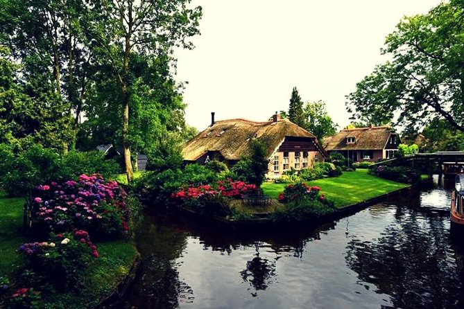 Giethoorn Small Group Tour From Amsterdam W/ Small Electric Boat - Key Points