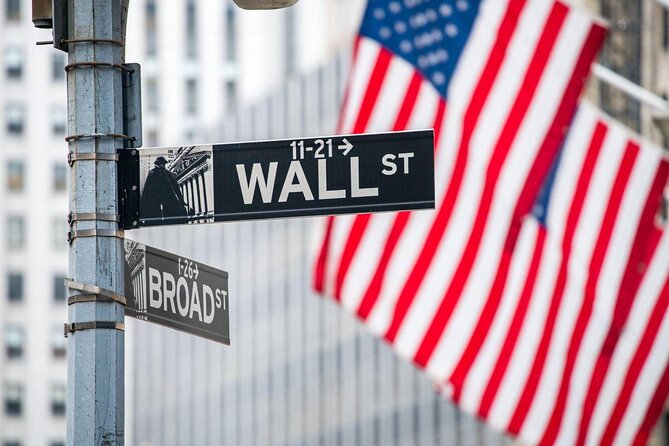 Manhattan Group Tour Including Wall Street and 911 Memorial - Key Points