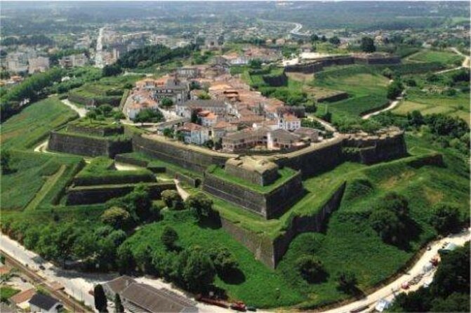 Porto: Santiago De Compostela and Valença Do Minho Day Trip - Key Points