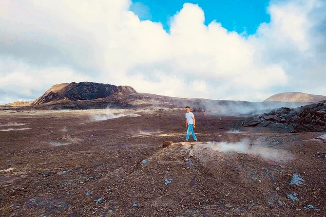 Private Premium Volcano Hike With Local Geology Enthusiasts - Key Points