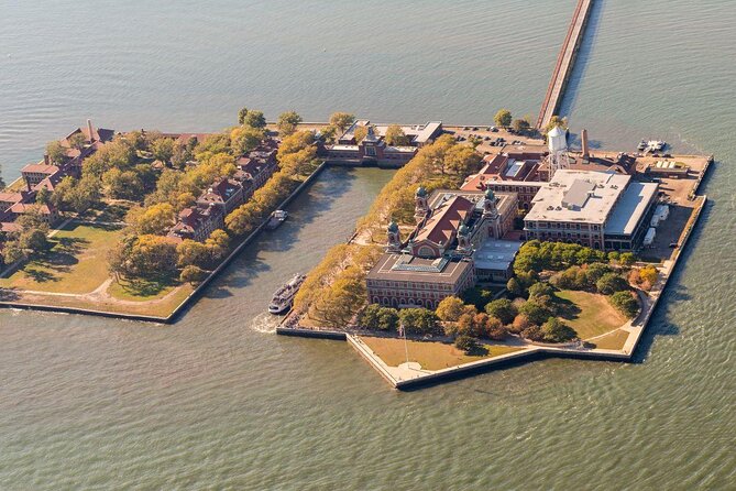 Statue of Liberty and Ellis Island Guided Tour With Ferry - Key Points
