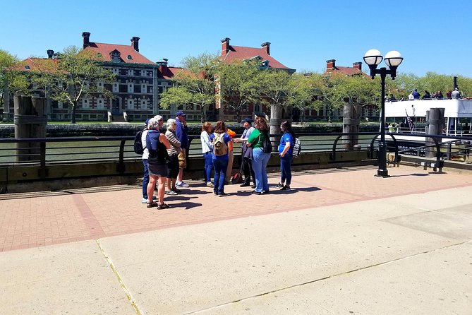 Statue of Liberty and Ellis Island Guided Tour - Key Points