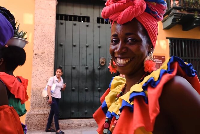 THE MOST COMPLETE TOUR & LUNCH At ANTHONY BOURDAIN FAVORITE SPOT - Key Points