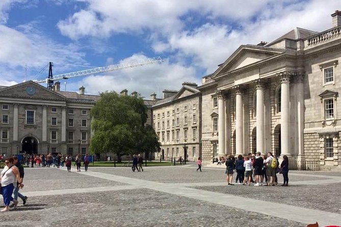 Walking Tour of Dublin in Italian - Landmarks and Activities