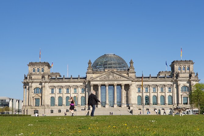 Berlin History Walking Tour With a French-Speaking Guide - Guide Expertise and Tour Experience