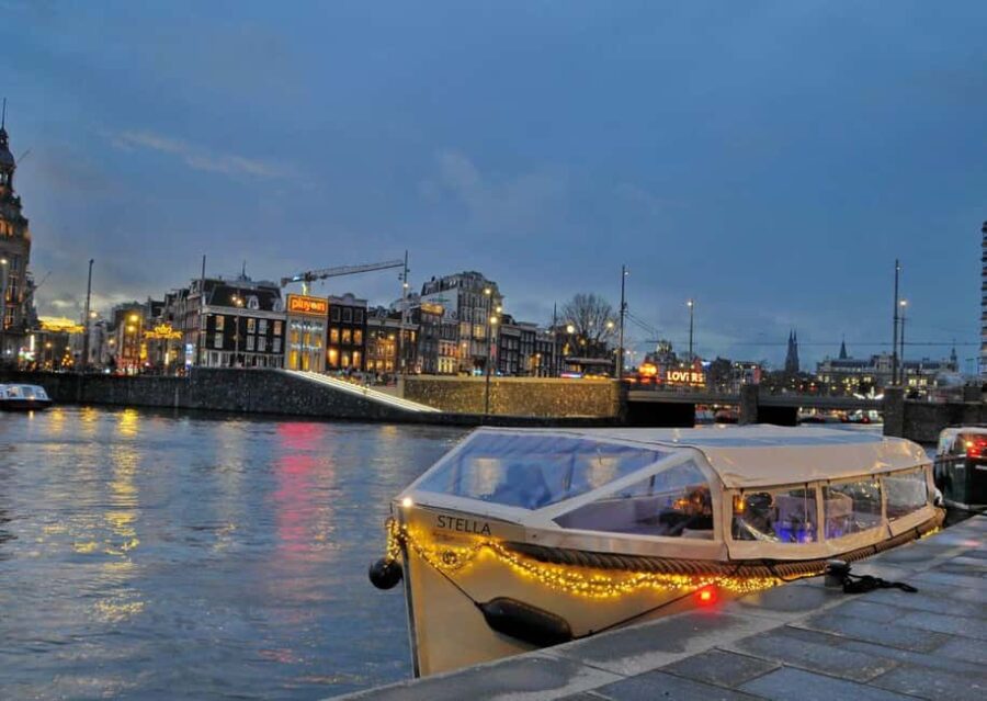#1 Amsterdam Light Festival Cruise incl. Drinks & Biscuits - The Route and Key Stops of the Cruise
