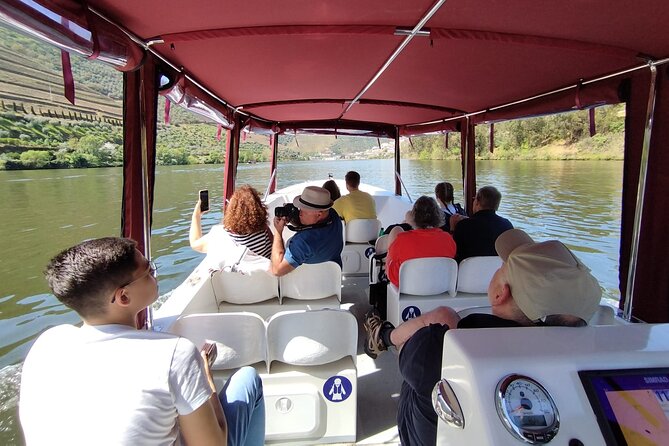 1-hour boat trip along the Douro River in Pinhão - Starting Point at Douro Tours Cais Fluvial