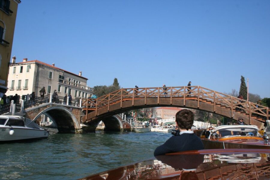 1-Hour Motor Boat Ride on Grand Canal - The One-Hour Private Water Taxi Experience