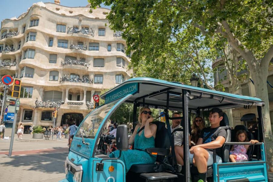 1,5-Hour Barcelona City & Beach Private Tuk-Tuk Tour - From La Monumental to the Olympic Port: An Engaging Route