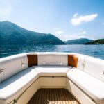 1H Private Cruise Lake Como Tender Yacht Invictus 6 pax - The Yacht: Elegance and Power
